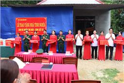 Quân khu bàn giao nhà tình nghĩa tặng thân nhân liệt sĩ Ngôn Huy Cường
